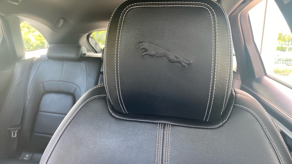 Jaguar F-Pace 2.0 D200 R-Dynamic SE 5dr Auto AWD Diesel Estate - Image 38