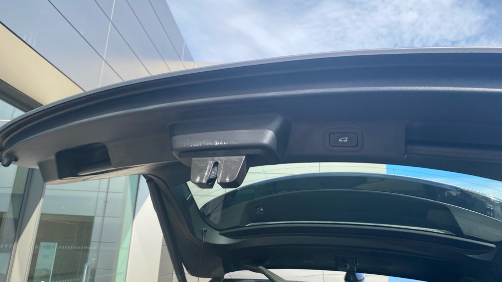 Jaguar F-Pace 2.0 D200 R-Dynamic SE 5dr Auto AWD Diesel Estate - Image 48