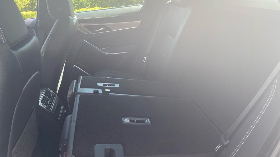 Jaguar F-Pace 2.0 D200 R-Dynamic SE 5dr Auto AWD Diesel Estate - Image 53