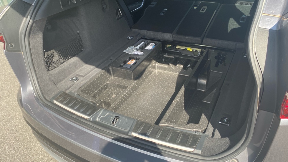 Jaguar F-Pace 2.0 D200 R-Dynamic SE 5dr Auto AWD Diesel Estate - Image 57