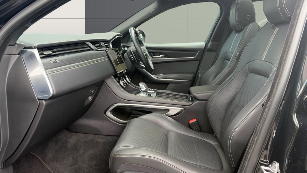 Jaguar F-Pace 2.0 P400e R-Dynamic HSE 5dr Auto AWD Estate - Image 3