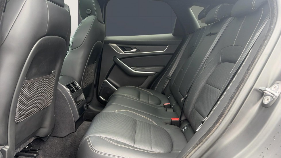 Jaguar F-Pace 2.0 P400e R-Dynamic HSE 5dr Auto AWD Estate - Image 4