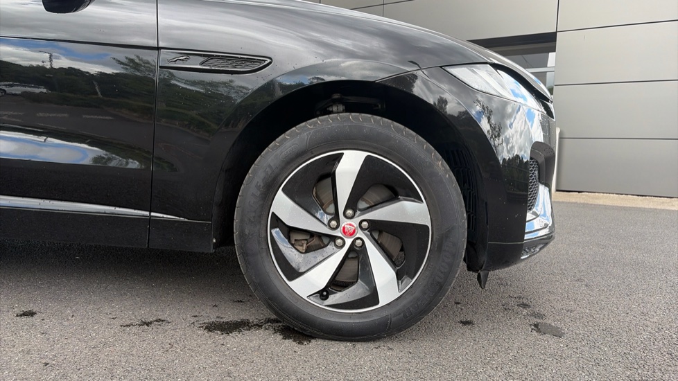 Jaguar F-Pace 2.0 P400e R-Dynamic HSE 5dr Auto AWD Estate - Image 8