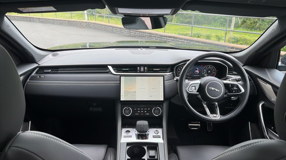 Jaguar F-Pace 2.0 P400e R-Dynamic HSE 5dr Auto AWD Estate - Image 9
