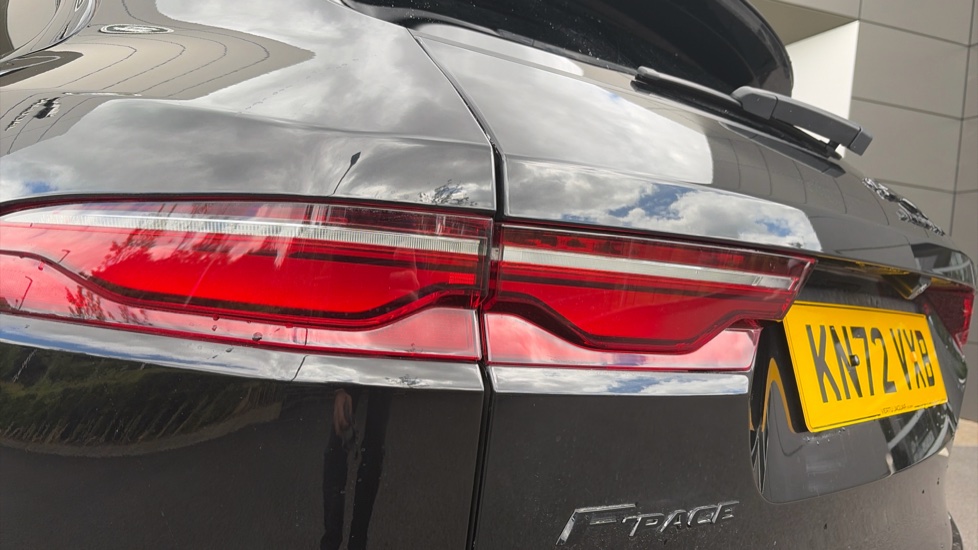 Jaguar F-Pace 2.0 P400e R-Dynamic HSE 5dr Auto AWD Estate - Image 19