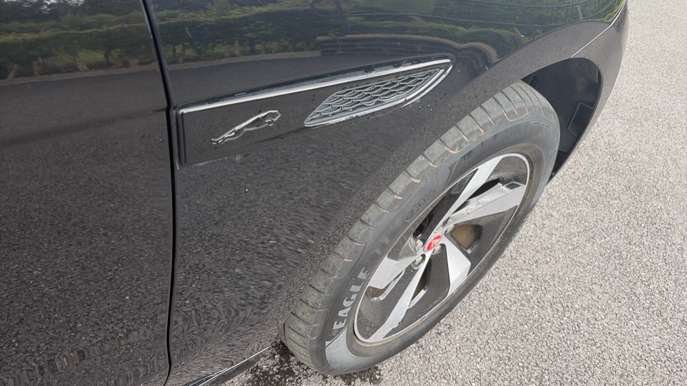 Jaguar F-Pace 2.0 P400e R-Dynamic HSE 5dr Auto AWD Estate - Image 20