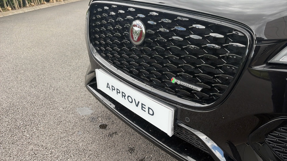 Jaguar F-Pace 2.0 P400e R-Dynamic HSE 5dr Auto AWD Estate - Image 24