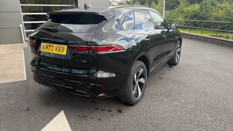 Jaguar F-Pace 2.0 P400e R-Dynamic HSE 5dr Auto AWD Estate - Image 25