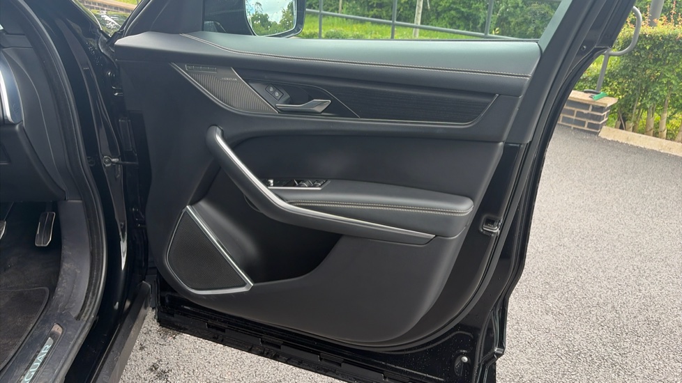 Jaguar F-Pace 2.0 P400e R-Dynamic HSE 5dr Auto AWD Estate - Image 26