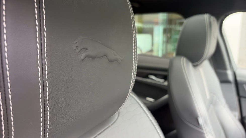 Jaguar F-Pace 2.0 P400e R-Dynamic HSE 5dr Auto AWD Estate - Image 31