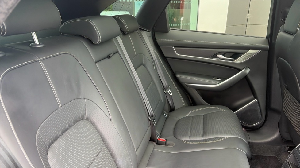 Jaguar F-Pace 2.0 P400e R-Dynamic HSE 5dr Auto AWD Estate - Image 36