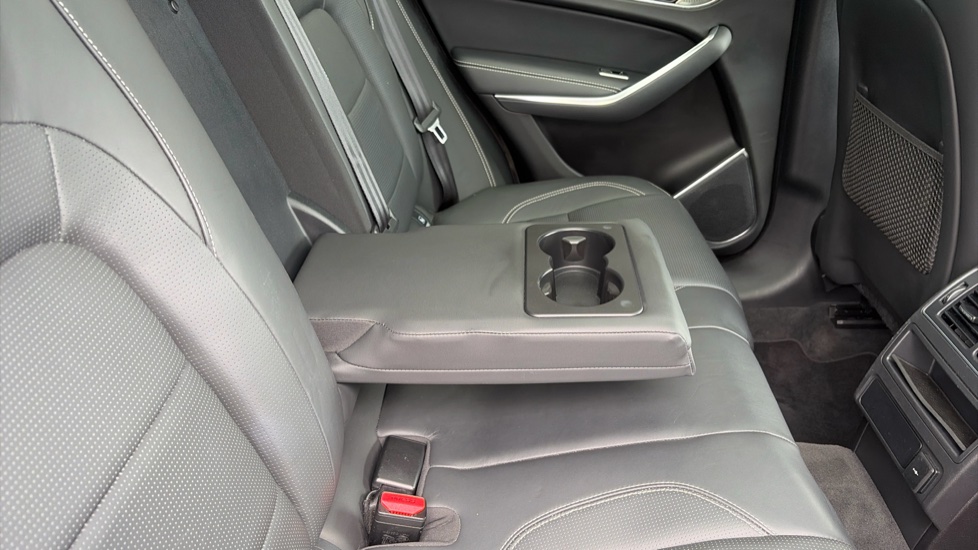 Jaguar F-Pace 2.0 P400e R-Dynamic HSE 5dr Auto AWD Estate - Image 37