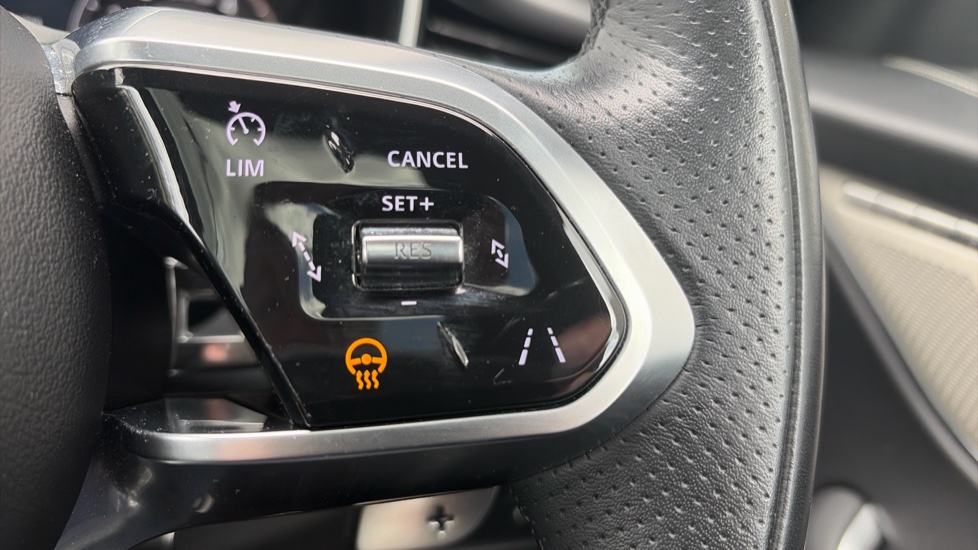 Jaguar F-Pace 2.0 P400e R-Dynamic HSE 5dr Auto AWD Estate - Image 40