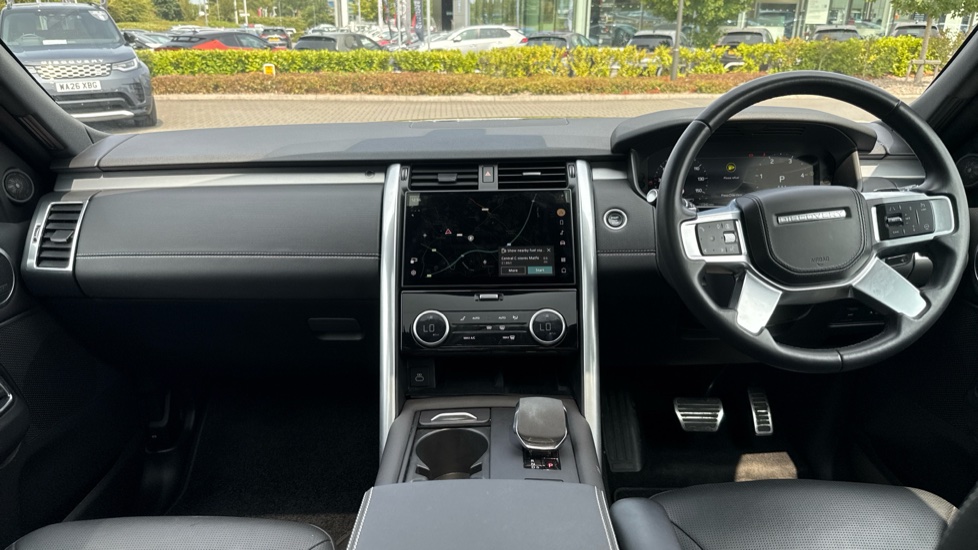 Land Rover Discovery 3.0 D300 Dynamic HSE 5dr Auto Diesel Station Wagon - Image 9