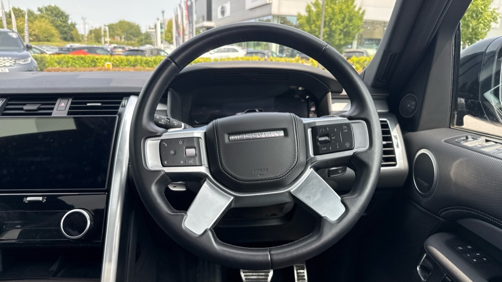 Land Rover Discovery 3.0 D300 Dynamic HSE 5dr Auto Diesel Station Wagon - Image 15