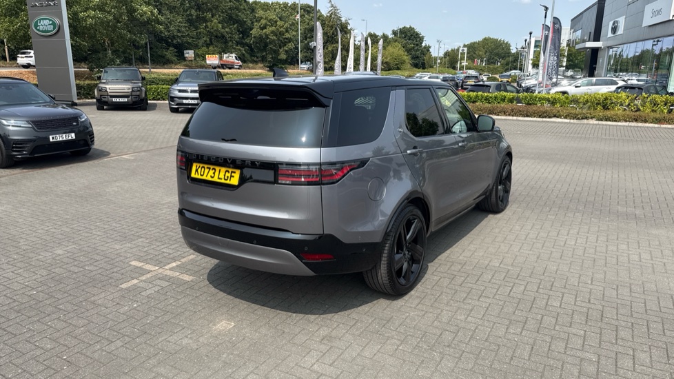 Land Rover Discovery 3.0 D300 Dynamic HSE 5dr Auto Diesel Station Wagon - Image 28