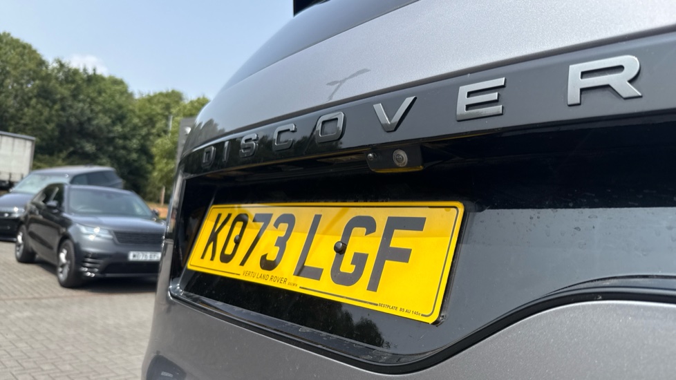 Land Rover Discovery 3.0 D300 Dynamic HSE 5dr Auto Diesel Station Wagon - Image 30