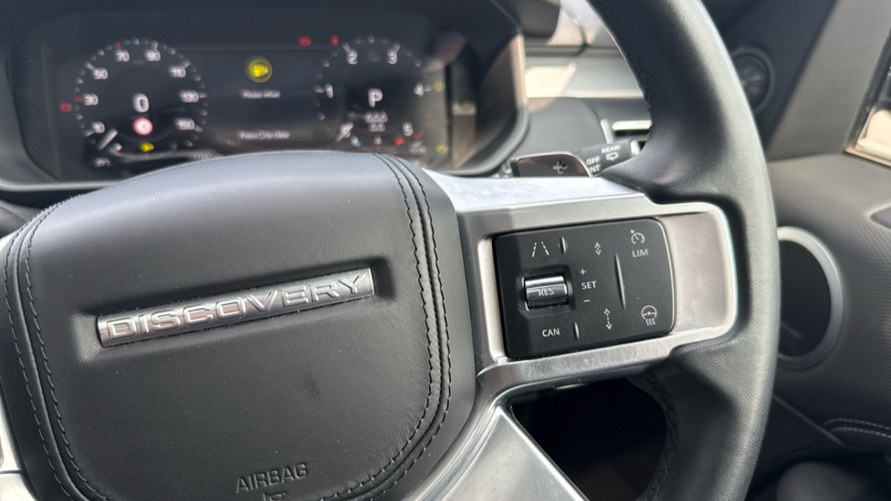 Land Rover Discovery 3.0 D300 Dynamic HSE 5dr Auto Diesel Station Wagon - Image 49