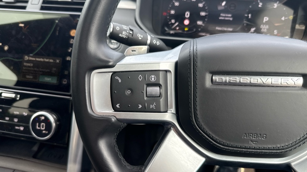 Land Rover Discovery 3.0 D300 Dynamic HSE 5dr Auto Diesel Station Wagon - Image 51