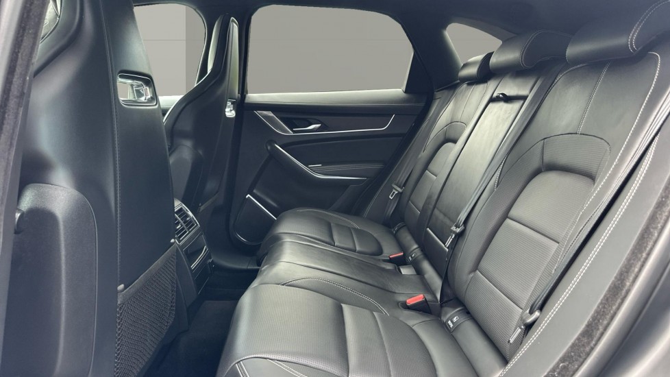 Jaguar F-Pace 2.0 D200 R-Dynamic HSE 5dr Auto AWD Diesel Estate - Image 4