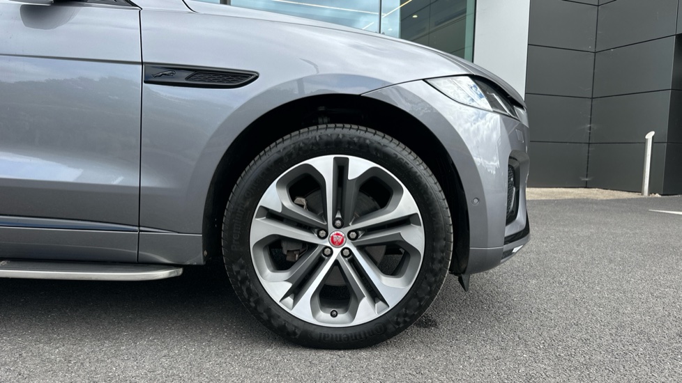 Jaguar F-Pace 2.0 D200 R-Dynamic HSE 5dr Auto AWD Diesel Estate - Image 8