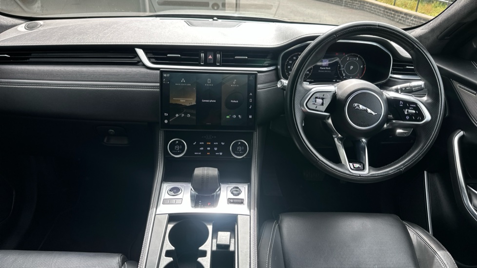 Jaguar F-Pace 2.0 D200 R-Dynamic HSE 5dr Auto AWD Diesel Estate - Image 9