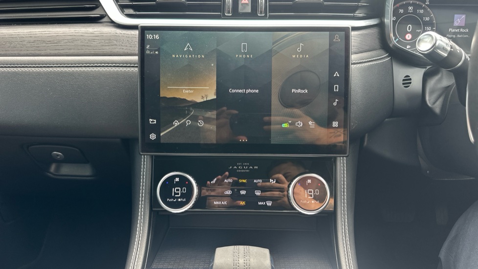 Jaguar F-Pace 2.0 D200 R-Dynamic HSE 5dr Auto AWD Diesel Estate - Image 14