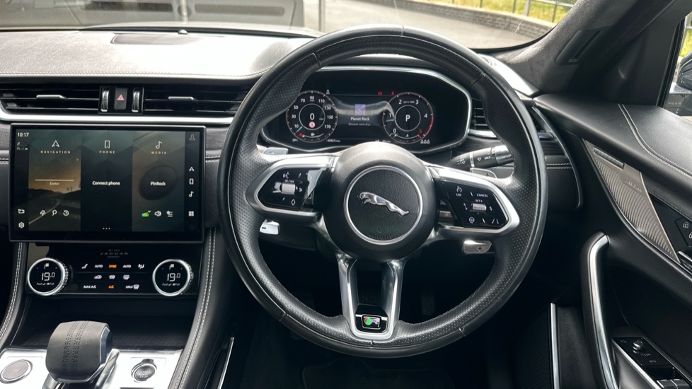 Jaguar F-Pace 2.0 D200 R-Dynamic HSE 5dr Auto AWD Diesel Estate - Image 15