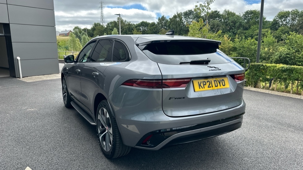 Jaguar F-Pace 2.0 D200 R-Dynamic HSE 5dr Auto AWD Diesel Estate - Image 24
