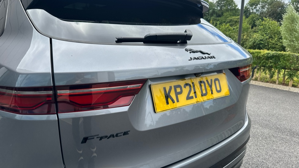 Jaguar F-Pace 2.0 D200 R-Dynamic HSE 5dr Auto AWD Diesel Estate - Image 25