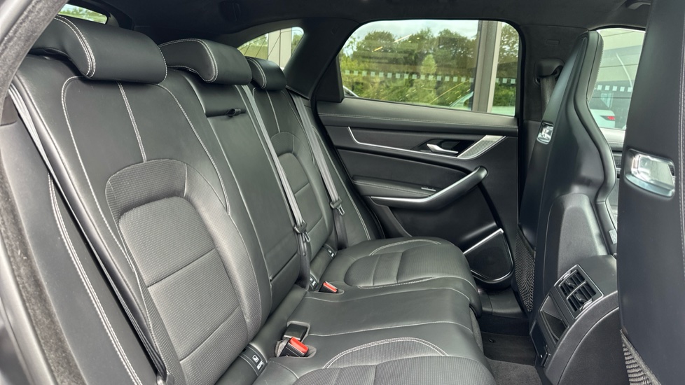Jaguar F-Pace 2.0 D200 R-Dynamic HSE 5dr Auto AWD Diesel Estate - Image 29