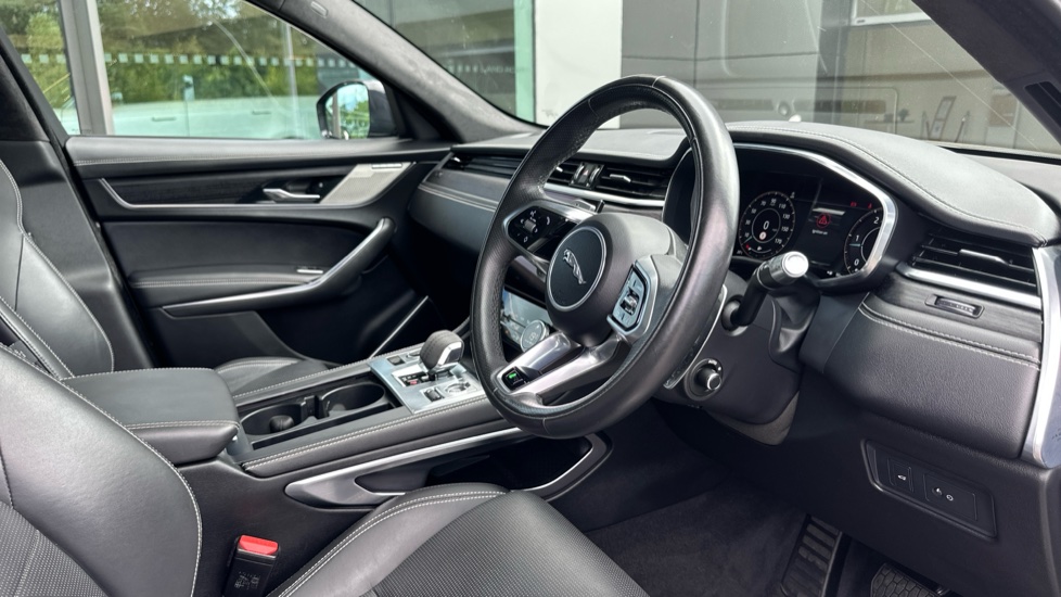Jaguar F-Pace 2.0 D200 R-Dynamic HSE 5dr Auto AWD Diesel Estate - Image 31