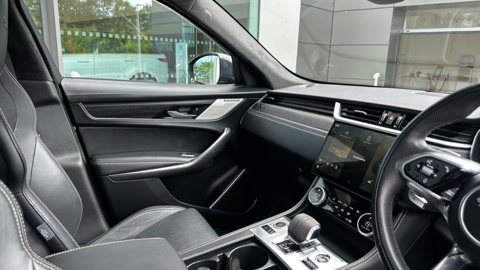 Jaguar F-Pace 2.0 D200 R-Dynamic HSE 5dr Auto AWD Diesel Estate - Image 32