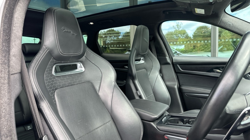 Jaguar F-Pace 2.0 D200 R-Dynamic HSE 5dr Auto AWD Diesel Estate - Image 33