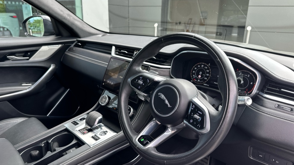 Jaguar F-Pace 2.0 D200 R-Dynamic HSE 5dr Auto AWD Diesel Estate - Image 35