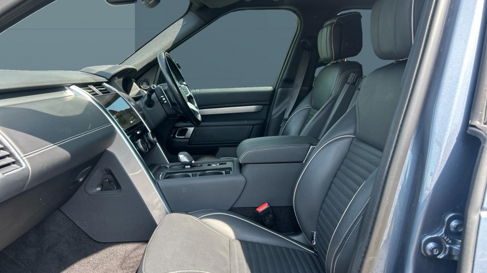 Land Rover Discovery 3.0 D300 R-Dynamic HSE 5dr Auto Diesel Station Wagon - Image 3