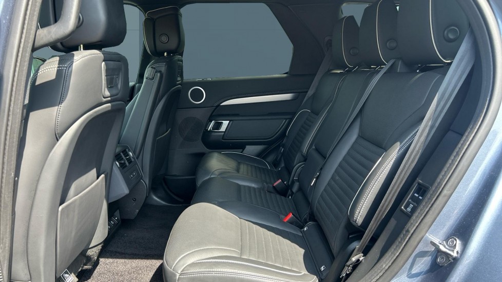 Land Rover Discovery 3.0 D300 R-Dynamic HSE 5dr Auto Diesel Station Wagon - Image 4