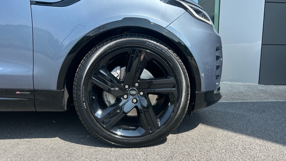Land Rover Discovery 3.0 D300 R-Dynamic HSE 5dr Auto Diesel Station Wagon - Image 8