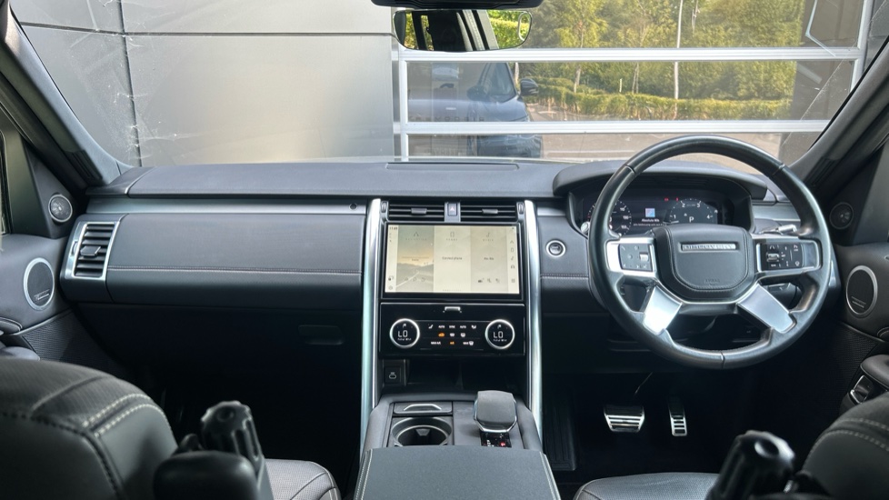 Land Rover Discovery 3.0 D300 R-Dynamic HSE 5dr Auto Diesel Station Wagon - Image 9