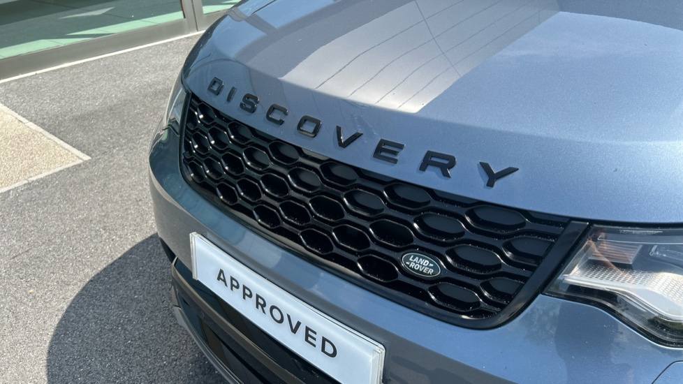 Land Rover Discovery 3.0 D300 R-Dynamic HSE 5dr Auto Diesel Station Wagon - Image 20
