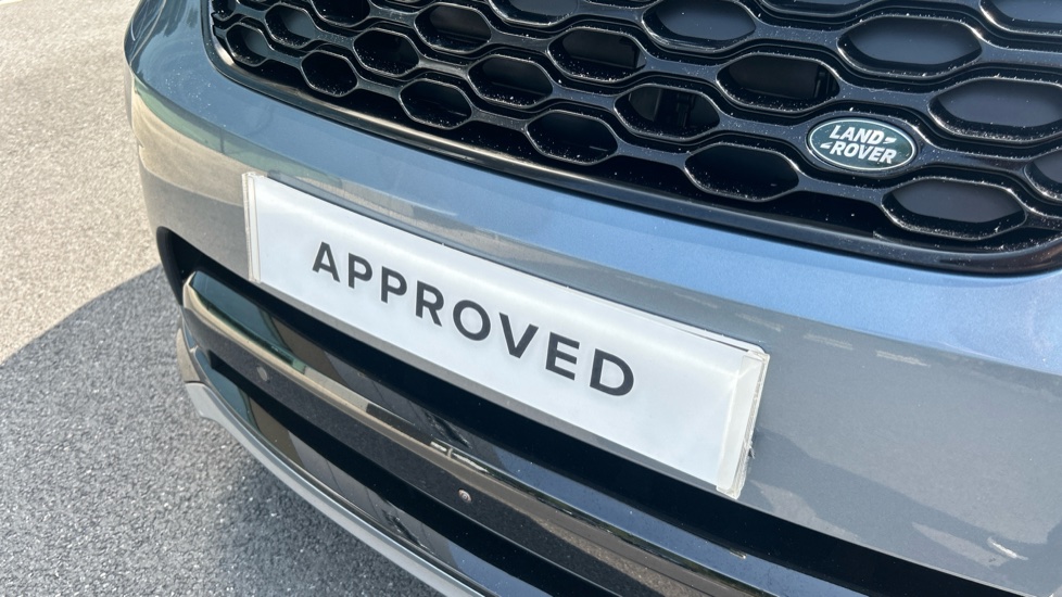 Land Rover Discovery 3.0 D300 R-Dynamic HSE 5dr Auto Diesel Station Wagon - Image 21