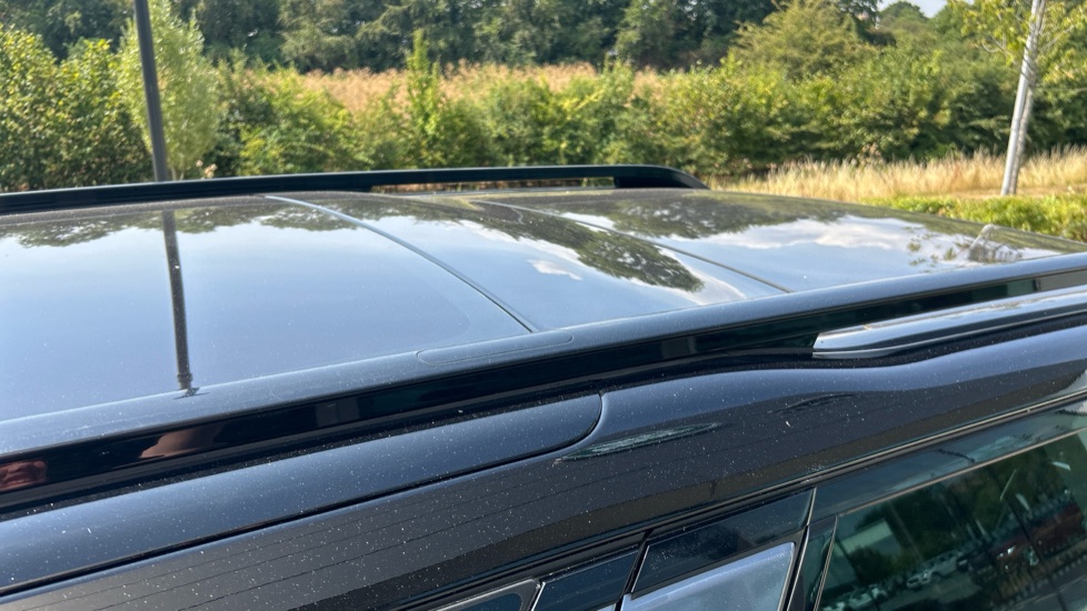 Land Rover Discovery 3.0 D300 R-Dynamic HSE 5dr Auto Diesel Station Wagon - Image 27