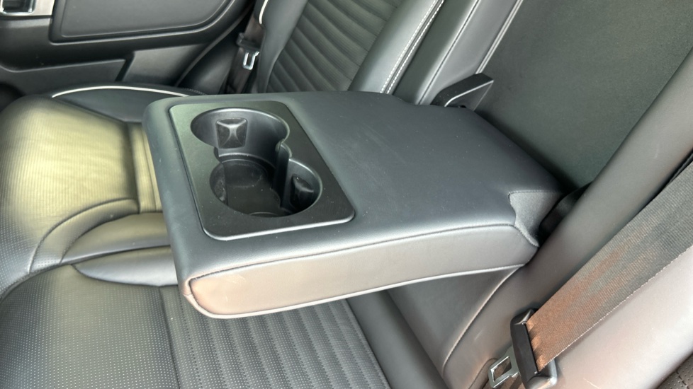 Land Rover Discovery 3.0 D300 R-Dynamic HSE 5dr Auto Diesel Station Wagon - Image 36