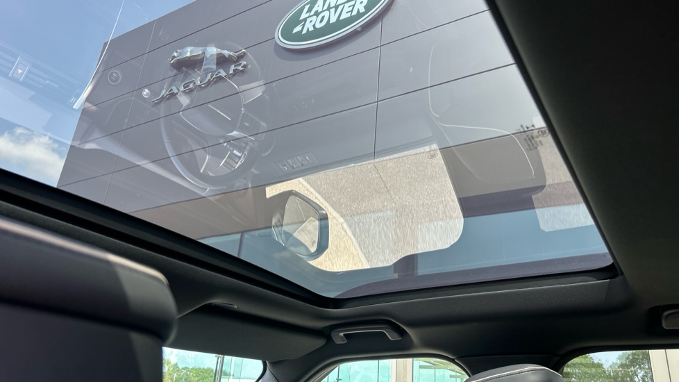 Land Rover Discovery 3.0 D300 R-Dynamic HSE 5dr Auto Diesel Station Wagon - Image 41