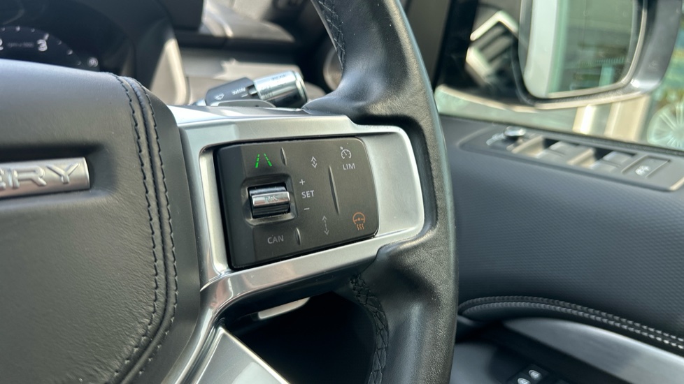 Land Rover Discovery 3.0 D300 R-Dynamic HSE 5dr Auto Diesel Station Wagon - Image 61