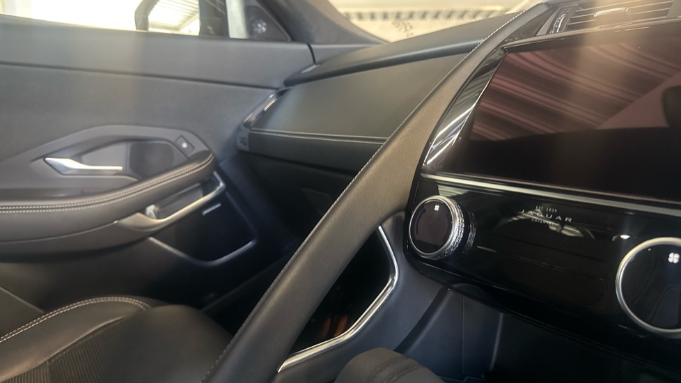 Jaguar E-Pace 2.0 D200 R-Dynamic HSE 5dr Auto Diesel Estate - Image 21