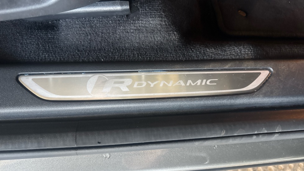 Jaguar E-Pace 2.0 D200 R-Dynamic HSE 5dr Auto Diesel Estate - Image 24