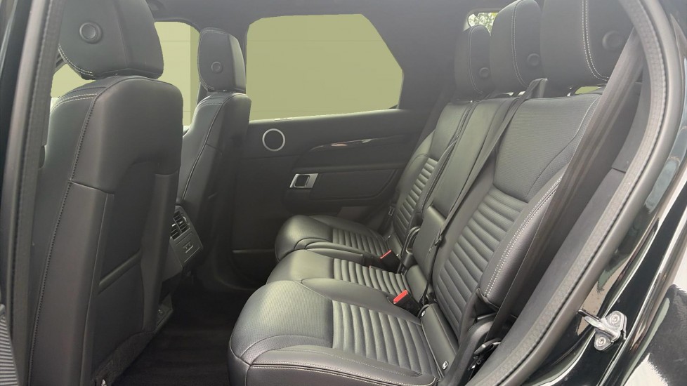 Land Rover Discovery 3.0 D350 S 5dr Auto Diesel Station Wagon - Image 4