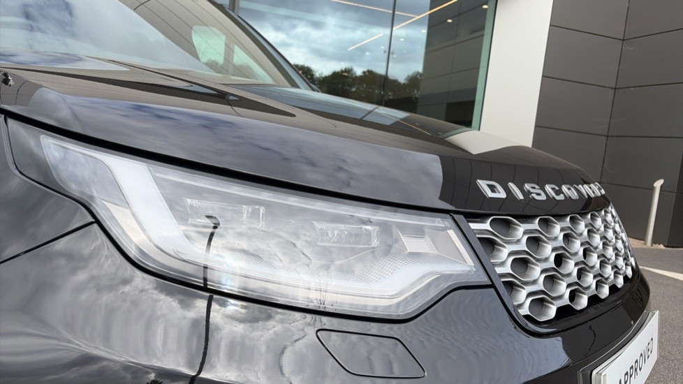 Land Rover Discovery 3.0 D350 S 5dr Auto Diesel Station Wagon - Image 17