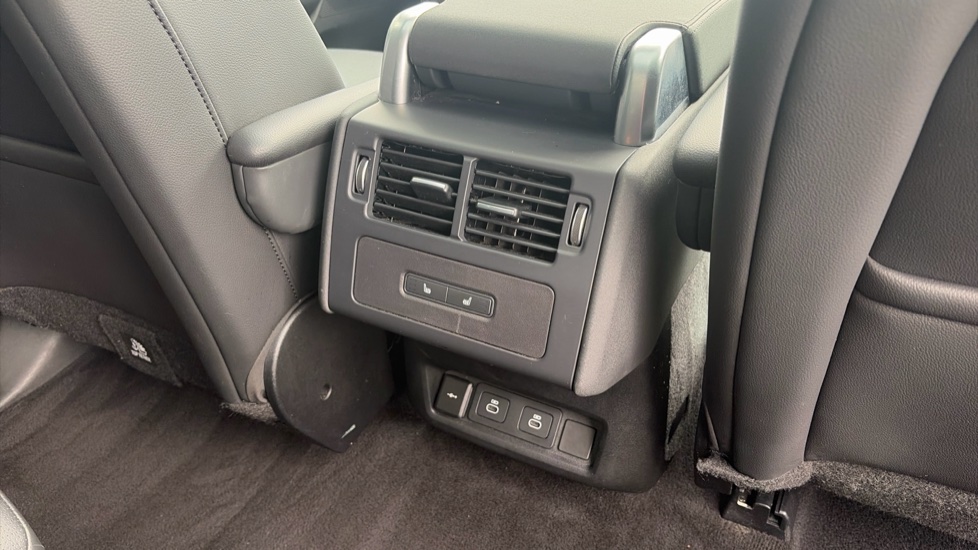 Land Rover Discovery 3.0 D350 S 5dr Auto Diesel Station Wagon - Image 18